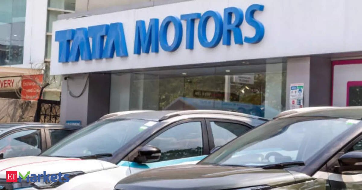 Tata Motors shares decline over 3% after Q4 results. What are Motilal Oswal and Nuvama saying?